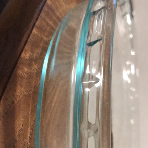 New n perfect condition. Pyrex scallop edged  2” deep with handles pie plate - Picture 4 of 10